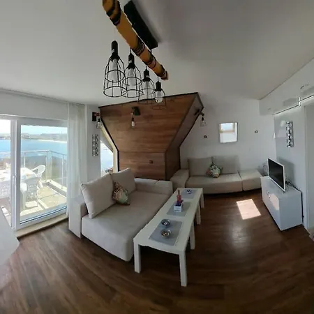 студио велина Apartamento Carevo